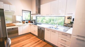 Fridge, microwave, oven, stovetop - THE BASE ONE : Harrietville (Harrietville)