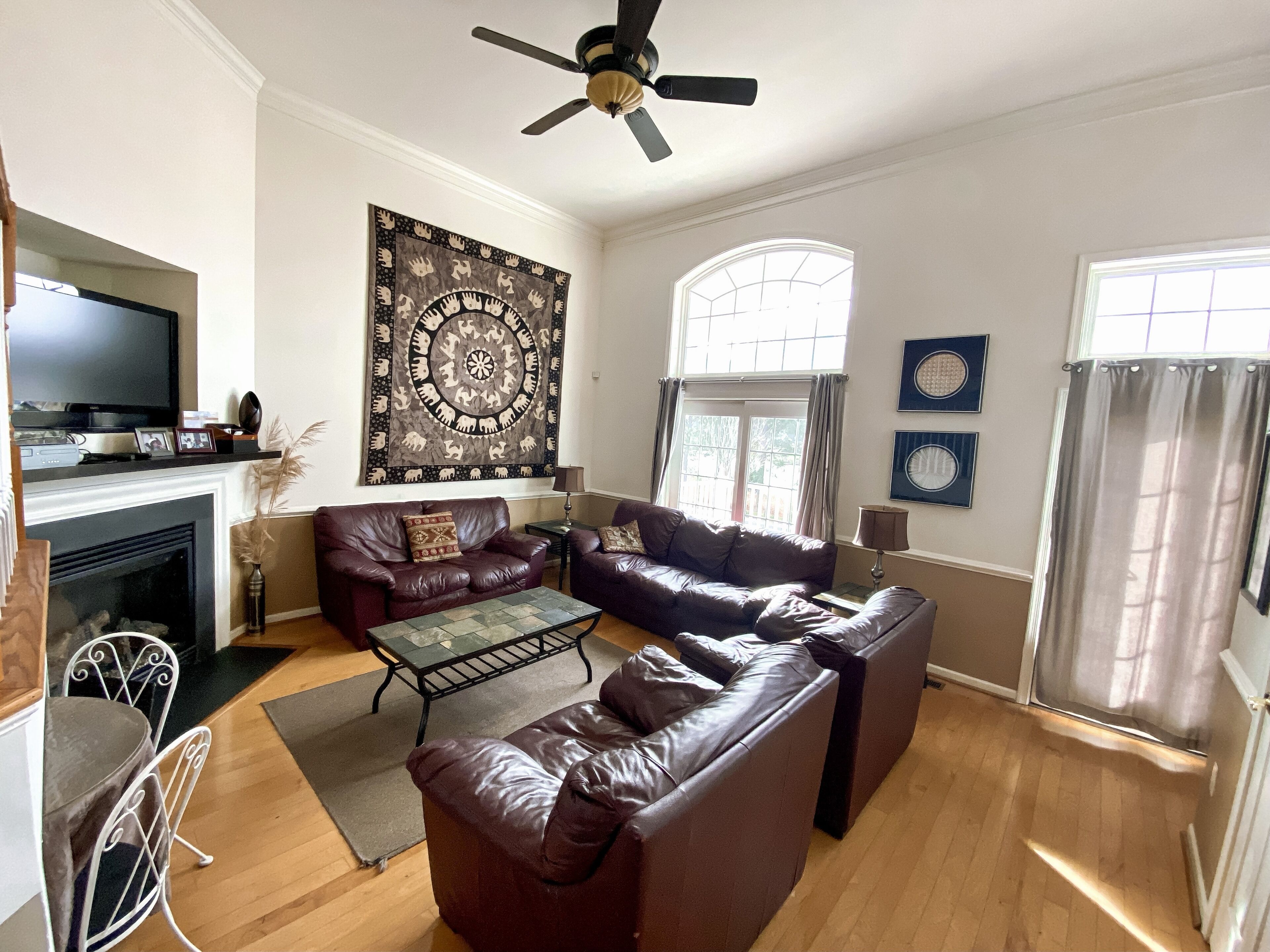 4bdr/3.5ba; 2Car garage in a resort community with 2 pools, gym and tennis court