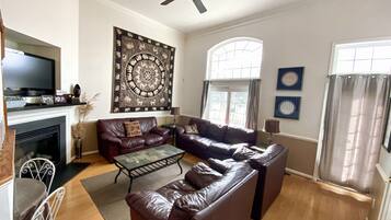 Flat-screen TV, DVD player, stereo