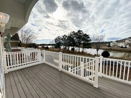  Waterfront Haven - 4mi to Ocean City, MD Boardwalk - 4bdr/3.5ba; Sleeps 9