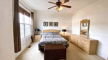 4 bedrooms, desk, travel crib, free WiFi
