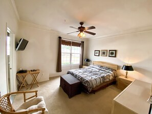 4 soverom, skrivebord, reiseseng for barn og wi-fi (inkludert)