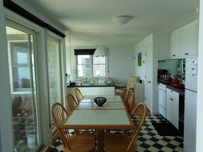 Dining - Beach front Cottage, close to downtown - Private Beach and Great Water views (Wellfleet)