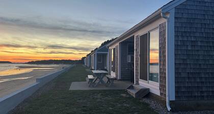 Beach front Cottage, close to downtown - Private Beach and Great Water views