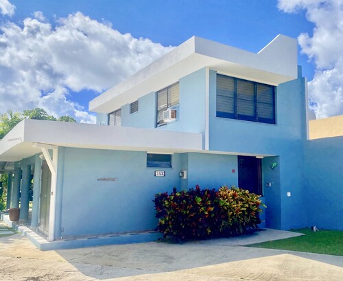 Las Sirenas: Relaxing and Breezy Two-Story Beach Villa in private corner