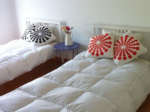 3 habitaciones, tabla de planchar con plancha, cuna de viaje y wifi