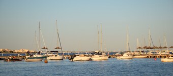 San Pedro Del Pinatar: mycket trevligt hus med terrass och grönska