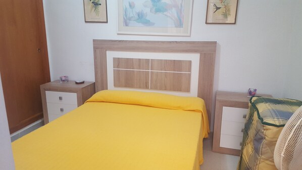 3 chambres, fer et planche à repasser