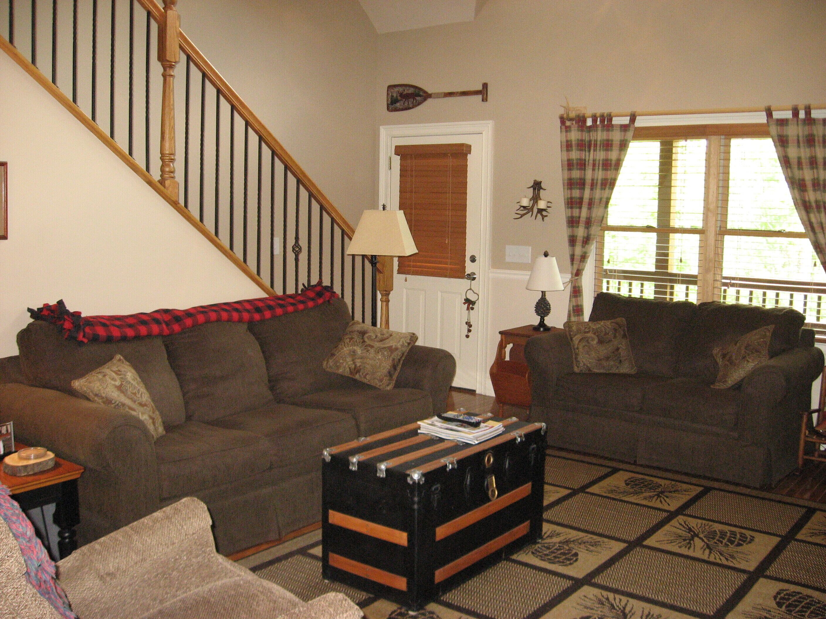 Spectacular  Mountain Views from this Cozy Cabin Getaway