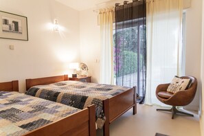3 bedrooms, iron/ironing board, WiFi, bed sheets