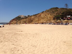 Plage à proximité, chaise longue