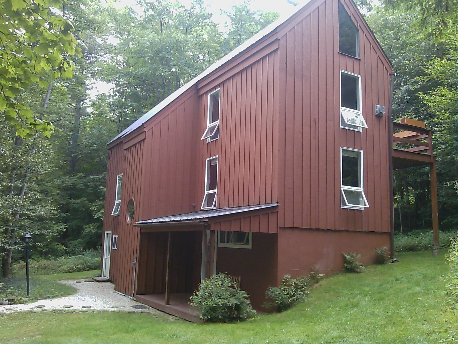 Great Stowe location. Close to Town & Mountain. Luxurious. King Bed,Sauna,Wifi.