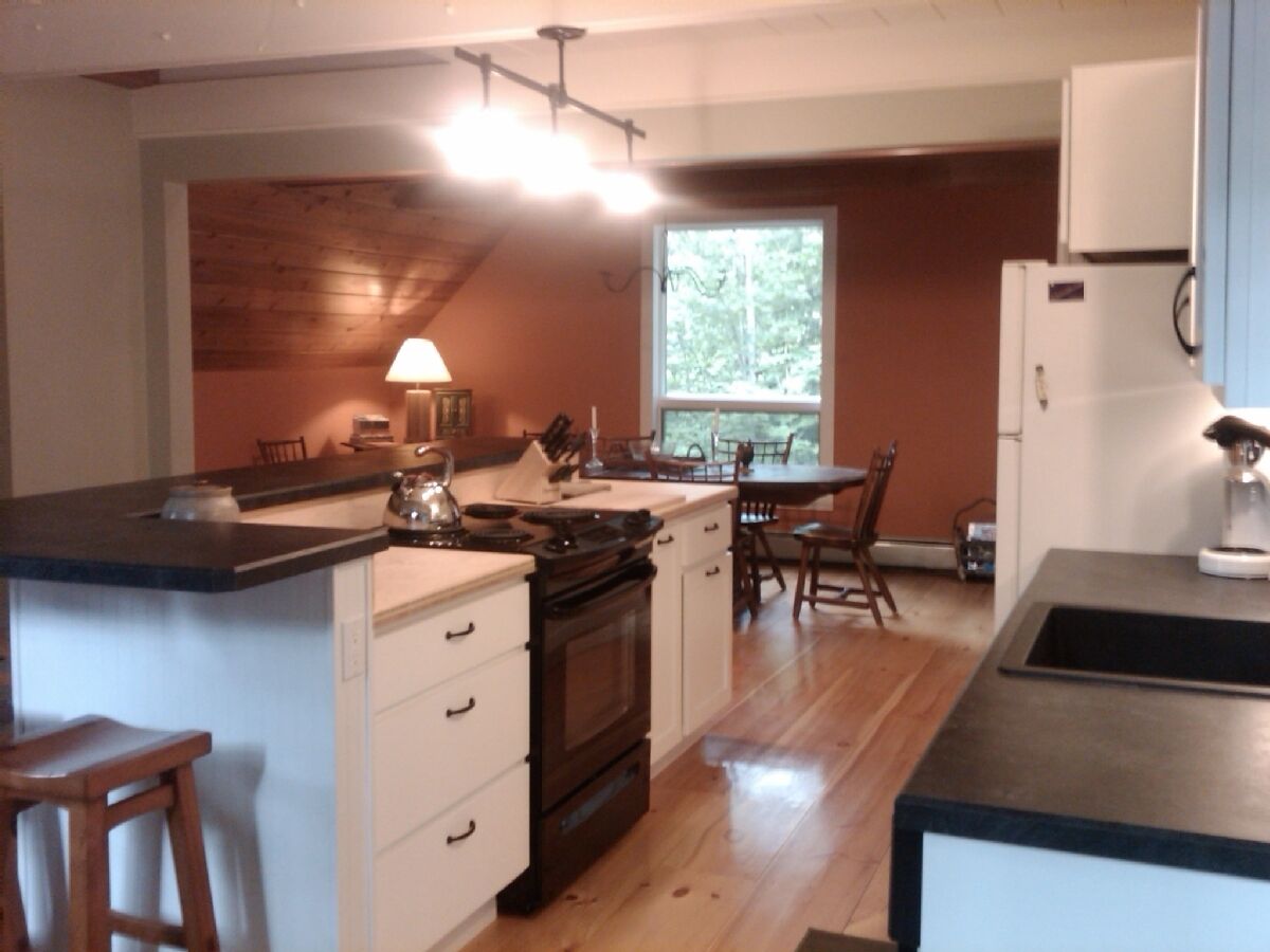 Great Stowe location. Close to Town & Mountain. Luxurious. King Bed,Sauna,Wifi.