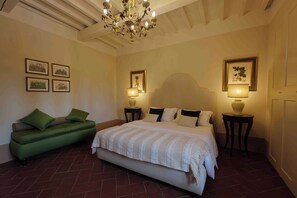 6 bedrooms, iron/ironing board, WiFi, bed sheets - Villa L'Arco thirty kilometers from Florence (Vinci)