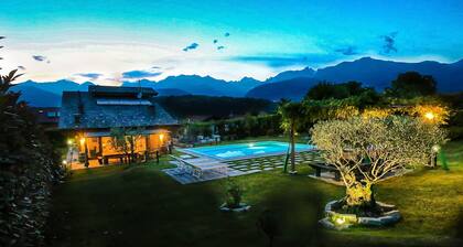 private pool, garden of 2000m2, not far from beaches and the city center