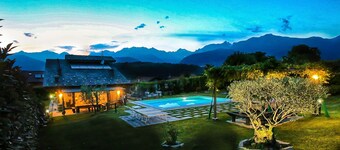 private pool, garden of 2000m2, not far from beaches and the city center
