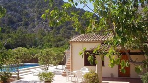 A villa with a swimming pool, outdoor seating, and a view of a mountainous landscape. - Country house surrounded by beautiful countryside, with a large pool WIFI FREE (Pollensa)