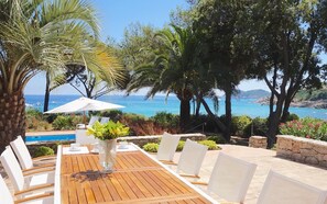 Outdoor dining - Saint-Tropez, Ocean Front villa with direct access to the beach (Ramatuelle)