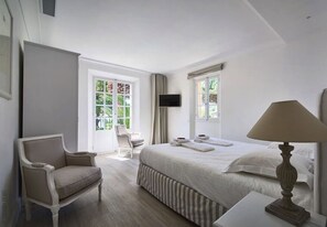 5 bedrooms, in-room safe, iron/ironing board, travel crib
