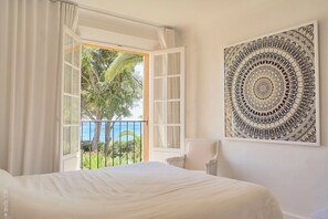 5 bedrooms, in-room safe, iron/ironing board, travel cot - Saint-Tropez, Ocean Front villa with direct access to the beach (Ramatuelle)