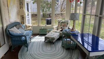 テレビ、DVD プレーヤー、書庫、ビデオライブラリ