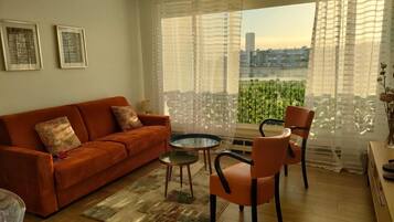 Smart TV, DVD player, stereo