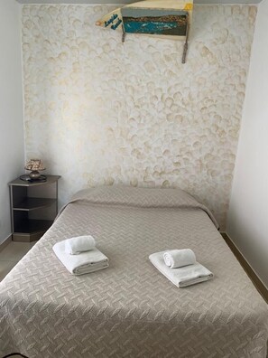 2 Schlafzimmer, Reisekinderbett, kostenloses WLAN, Bettwäsche