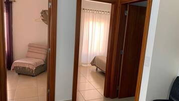 2 habitaciones, cuna de viaje, wifi gratis y ropa de cama