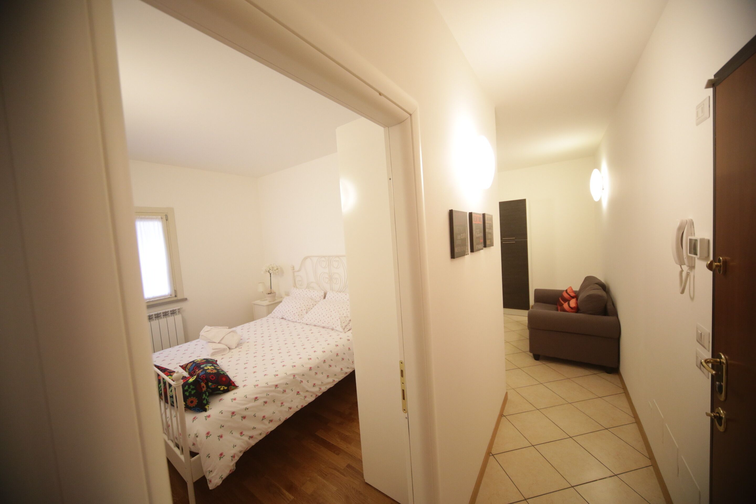 TWO-ROOM APARTMENT IN THE CITY WITH FREE PARKING