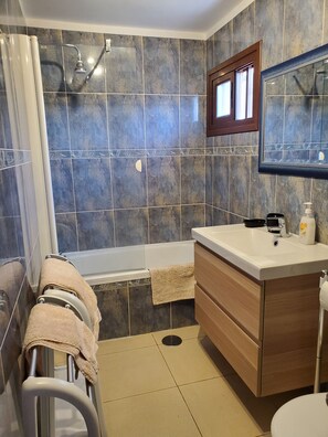Combined shower/bathtub, hair dryer, towels, soap - Amazing panoramic sea views!!! (Playa Blanca)