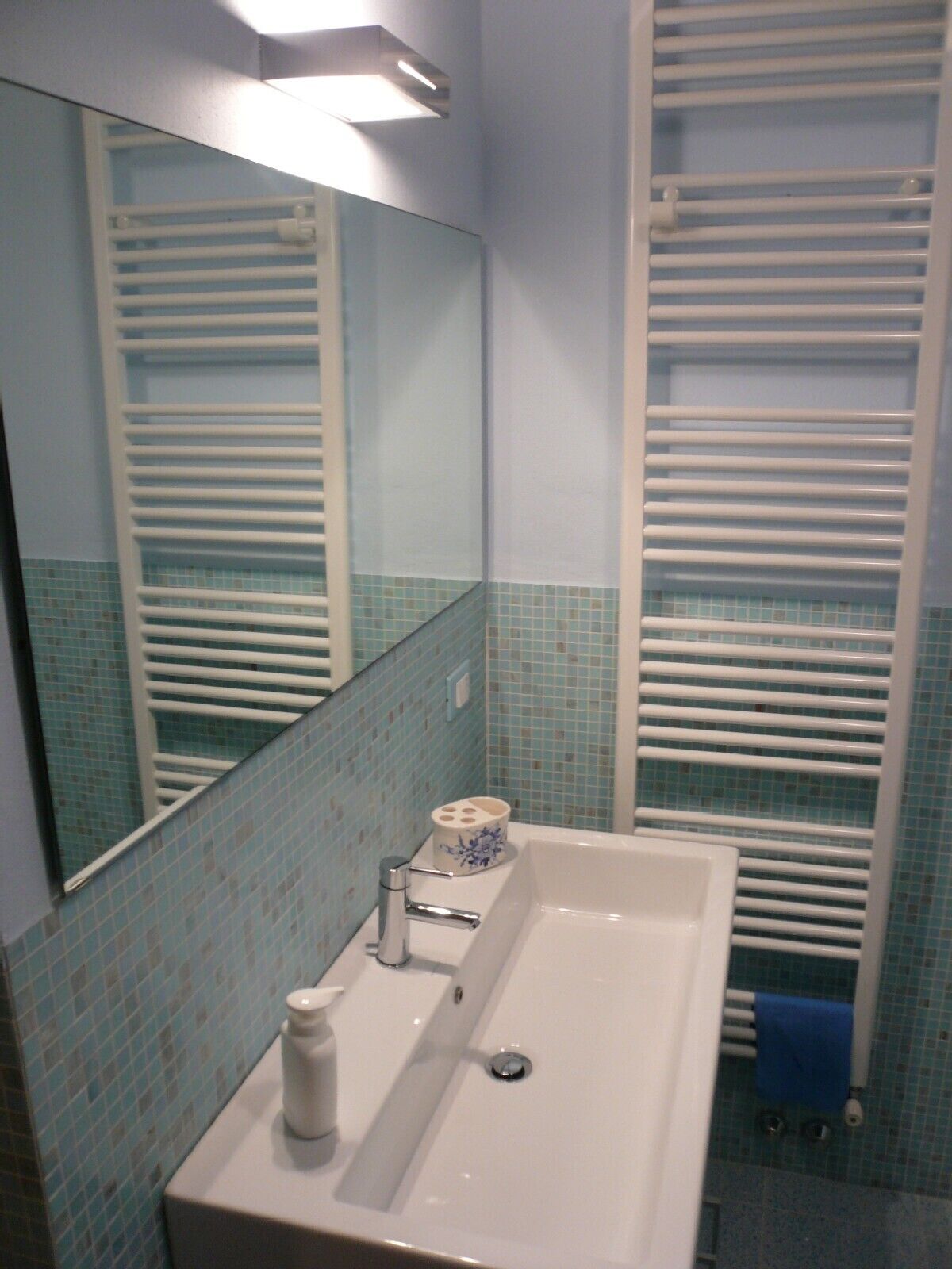Bathroom with Bisazza(Murano glass)