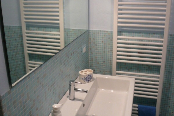 Bathroom with Bisazza(Murano glass)