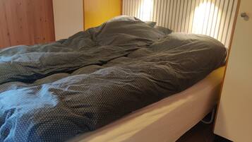 3 bedrooms, free WiFi, bed sheets