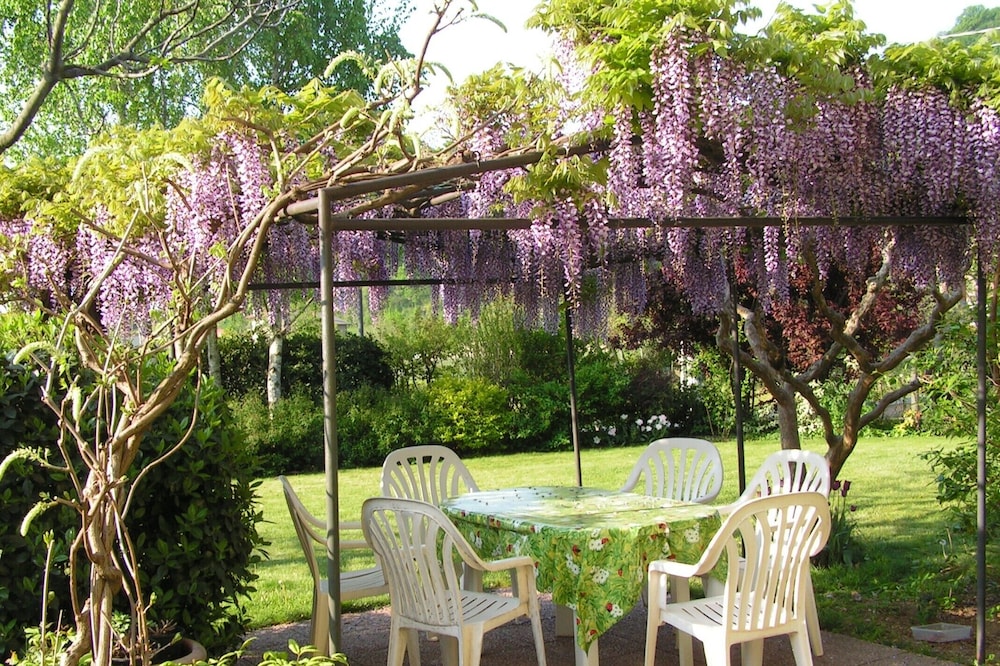 Iseo Lake Apartment with terrace and garden.