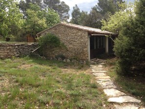 Property grounds - Provencal Mazet with dominant view of the Luberon private pool and air conditioning (Gordes)