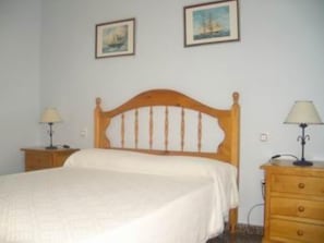 2 chambres, fer et planche à repasser, Wi-Fi gratuit, draps fournis