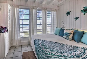 3 dormitoris, planxa i posts de planxar i un bressol de viatge 