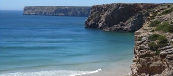 Lovely spacious one bed apartment with air con & WiFi