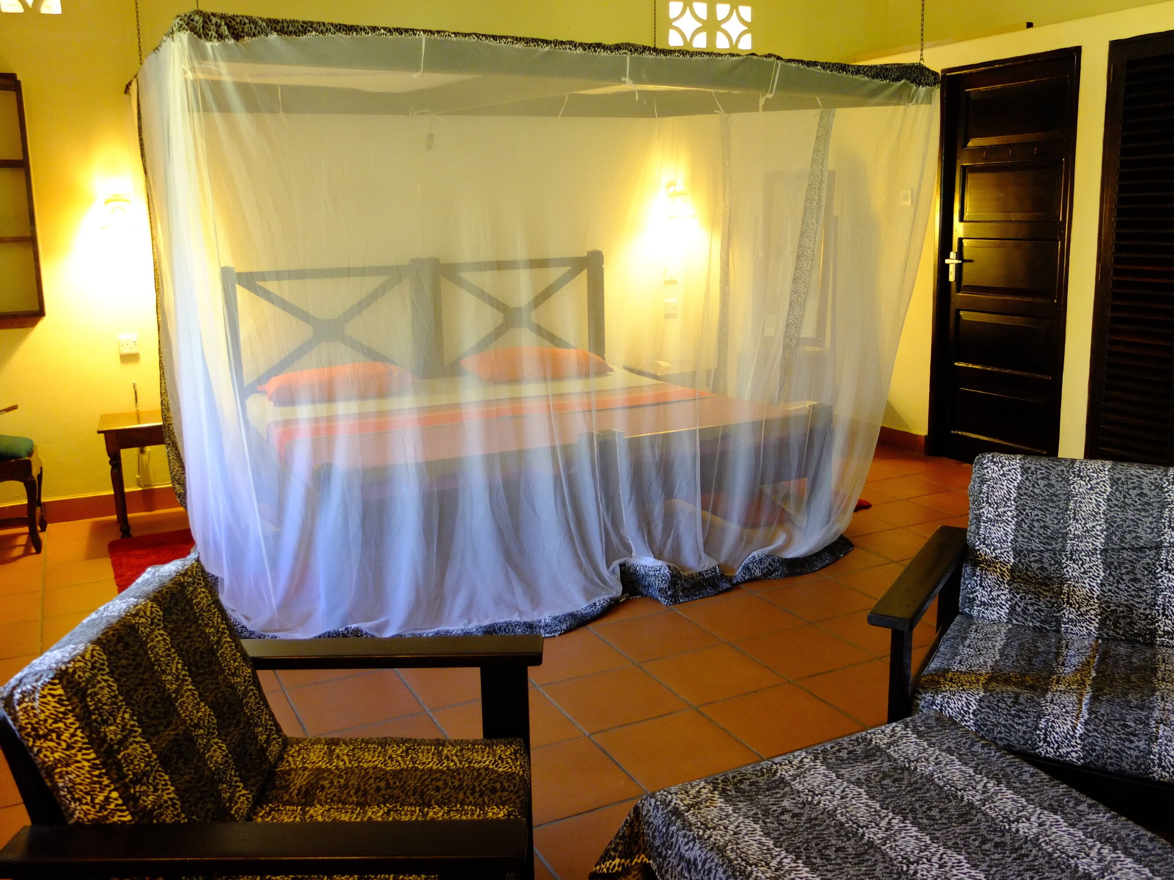 Luxurious Villa W/pool,10min Beach, 280m²,w/ Personal & Cook, Jacuzzi, A/c,wifi - Diani Beach