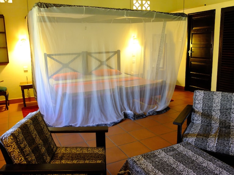 Luxurious Villa W/pool,10min Beach, 280m²,w/ Personal & Cook, Jacuzzi, A/c,wifi - Diani Beach
