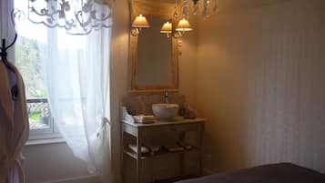 2 chambres, fer et planche Ă  repasser, Wi-Fi, draps fournis