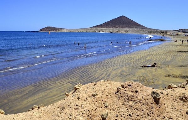 Beach nearby, sun-loungers, beach towels
