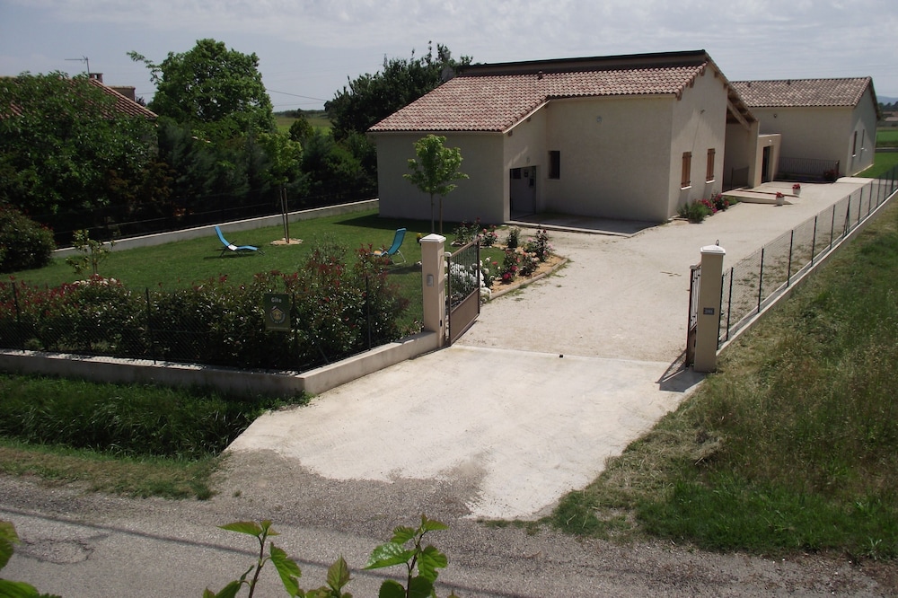 LE MAGNOLIA (labeled 3 handicaps)