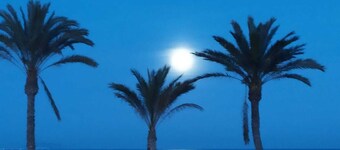 Villa Near The Sea (Less Than 200 Meters) With Private Pool.