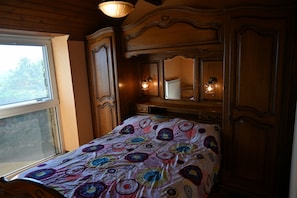 3 bedrooms, iron/ironing board