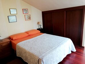 1 chambre, fer et planche à repasser, Wi-Fi, draps fournis
