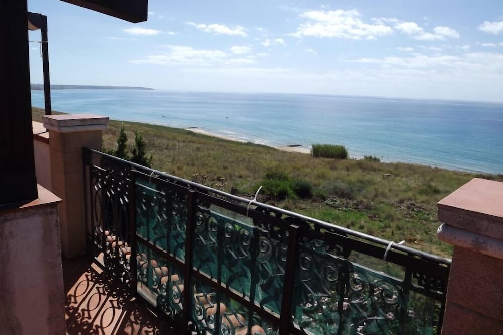 Villa immersed in the green with wonderful sea views in Porto Palo di Menfi