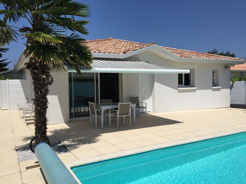 Au bord du bassin d'Arcachon, villa récente avec piscine et jardin