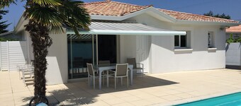 Au bord du bassin d'Arcachon, villa récente avec piscine et jardin