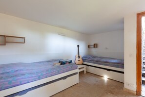 3 bedrooms, desk, iron/ironing board, free WiFi - GAOU BENAT PRIVATE ESTATE, BEAUTIFUL HOUSE FACING THE SEA, SWIMMING POOL, ABSOLUTE PEACE AND QUIET. (Bormes-Les-Mimosas)
